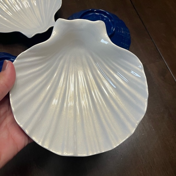 SIGRID OLSEN Melamine scallop Shell Bowls Set of 4 • 6.5” Blue and White Pearl - Picture 4 of 11